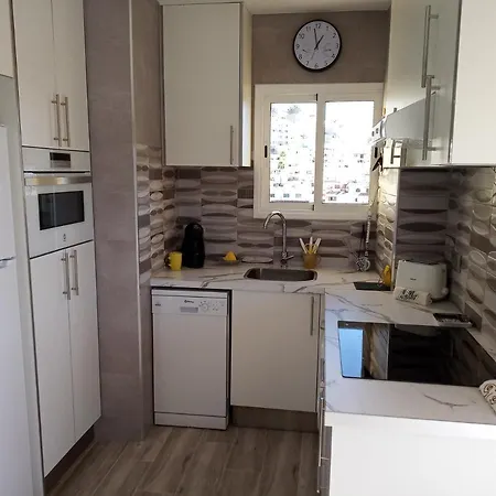 Apartmán Luxury Vista Mar Y Playa Torres Del Sol B404 *